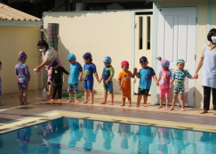 กิจกรรมว่ายน้ำ บ้านเด็กเล็ก (๑,๓ ต.ค. ๖๕)