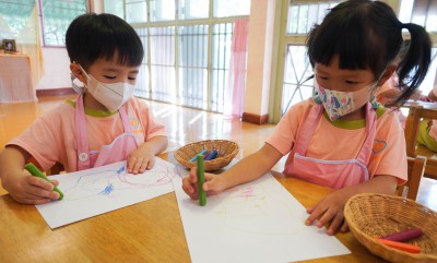 กิจกรรมระบายสีน้ำ / วาดสีเทียน บ้านเด็กเล็ก (ศ. ๒๓ ธ.ค. ๖๕) FLEXI_IMAGE 1