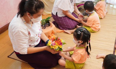 กิจกรรมไหว้ครูในบ้านเด็กเล็ก (พฤ. 13 มิ.ย. 67) FLEXI_IMAGE 1