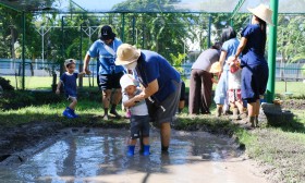 กิจกรรมเกษตรบ้านเด็กเล็ก (ย่ำดินและหว่านเมล็ดข้าว) ศ. 14 มิ. ... Image 7