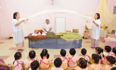 นิทานหุ่นเชือก (บ้านเด็กเล็ก) เรื่อง เด็กน้อยกับดอกไม้ 21 มิ ... FLEXI_IMAGE 1