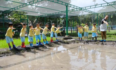 อนุบาล 3 หว่านเมล็ดข้าว (ศ. 5 ก.ค.67) FLEXI_IMAGE 1