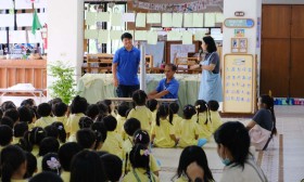 กิจกรรมวันเข้าพรรษาในเรือนอนุบาล แกะต้นเทียนและชมละคร (15 ก. ... Image 1