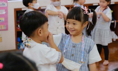 อนุบาล 2 กิจกรรมจับคู่ร่างกาย (อ. 30 ก.ค.67) FLEXI_IMAGE 1