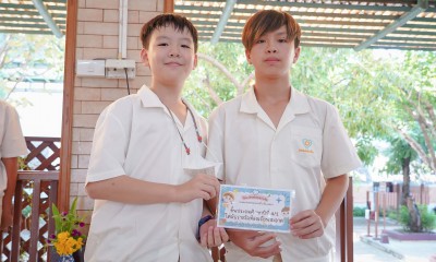 ทีมประธานนักเรียนมอบเกียรติบัตรโครงการห้องเรียนสะอาด (30 ก.ย ... FLEXI_IMAGE 1