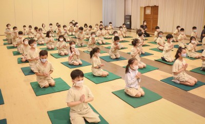 ป.1 กิจกรรมจำลองการถวายตนเป็นพุทธมามกะ (1 พ.ย.67) Image 1