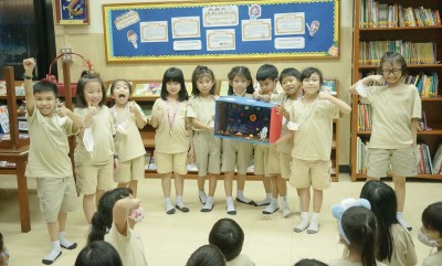 ป.1 นำเสนอชิ้นงานวัตถุบนท้องฟ้า (6 ก.พ. 68) Image 1