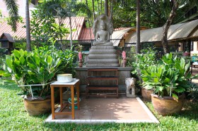 กิจกรรมวันสงกรานต์ &quot;สรงน้ำพระประธานโรงเรียน&quot; (๑๑ เมษายน ๒๕๖๘ ... Image 1