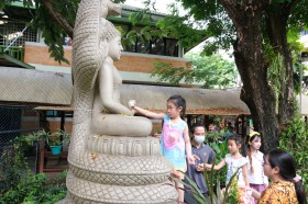 กิจกรรมวันสงกรานต์ &quot;สรงน้ำพระประธานโรงเรียน&quot; (๑๑ เมษายน ๒๕๖๘ ... Image 3
