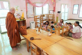 ภาพกิจกรรมธรรมบรรยาย &quot;เรียนเพราะรัก&quot; (จ. ๙ มิ.ย.๖๘) FLEXI_IMAGE 2