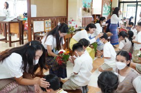 กิจกรรมไหว้ครูในลานประถม (๑๒ มิ.ย.๖๘) FLEXI_IMAGE 8