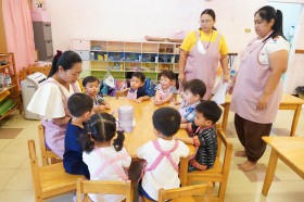 กิจกรรมเกษตร บ้านเด็กเล็ก (แช่และห่อเมล็ดข้าว) ๑๖-๑๘ มิ.ย. ๖ ... Image 4