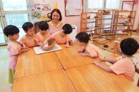 กิจกรรมเกษตร บ้านเด็กเล็ก (แช่และห่อเมล็ดข้าว) ๑๖-๑๘ มิ.ย. ๖ ... Image 7