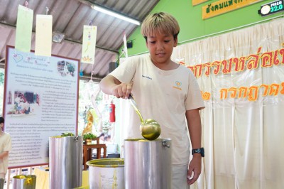 กิจกรรมหล่อเทียนพรรษาในลานประถม (๒ ก.ค.๖๘) Image 1