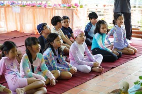 กิจกรรมหล่อเทียนพรรษาในลานประถม (๒ ก.ค.๖๘) Image 6