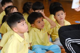 กิจกรรมห้องสมุดอนุบาล ๑ กุ๊กไก่ด้วยมือของฉัน Image 5