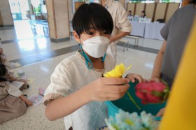 กิจกรรมตกแต่งต้นเทียนพรรษาในลานประถม (๗-๘ ก.ค.๖๘) Image 1
