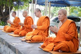 ถวายเทียนพรรษา ณ วัดแทนวันดีเจริญสุข (๘ ก.ค.๖๘) Image 7