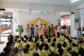 น้องอนุบาลชมละครและมอบของที่ระลึกให้พี่ ป.๖ (จ. ๗ ก.ค.๖๘) Image 6