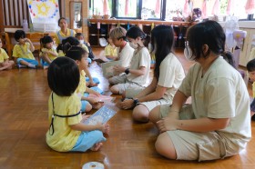 น้องอนุบาลชมละครและมอบของที่ระลึกให้พี่ ป.๖ (จ. ๗ ก.ค.๖๘) Image 7