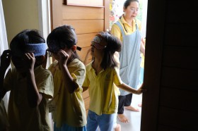 อนุบาล ๓ เล่นบทบาทสมมติจำลองสถานการณ์ความมืด (พฤ. ๓ ก.ค.๖๘) Image 7