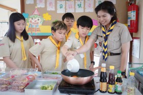 ป.๕ กิจกรรม &quot;สร้างสรรค์เมนูอาหารและจัดโต๊ะอาหาร&quot; (๑๗ ก.ค.๖๘) Image 3