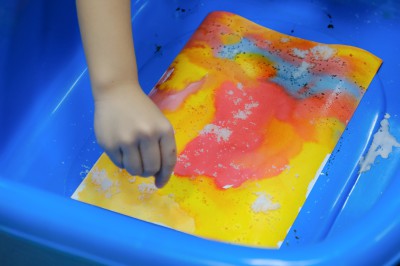 อนุบาล ๒ ศิลปะ สีน้ำกับเกลือ (พ. ๓ ก.ย.๖๘) Image 1