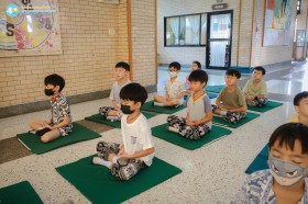 ป.๑ กิจกรรมจำลองการถวายตนเป็นพุทธมามกะ (๗ ต.ค.๖๘) Image 8