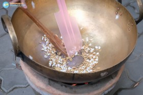 ป.๔ &quot;สานพัดและทำขนมข้าวตอก&quot; ภูมิปัญญาไทยสมัยสุโขทัย (๙-๑๐ ... Image 4