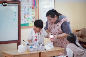 ป.๒ เรียนรู้เรื่องการนำวัสดุมาผสมกัน ผ่านการทำอาหาร (๓ ... Image 3