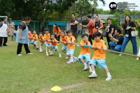 (กิจกรรมสานพลัง) การแข่งขัน &quot;ชักเย่อ&quot; นอกรอบของน้องอนุบาล Image 2