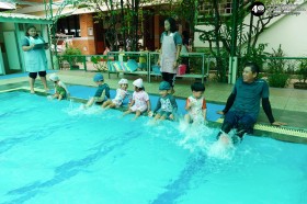 กิจกรรมว่ายน้ำ บ้านเด็กเล็ก (๑๘, ๒๐ พ.ย. ๖๘) Image 7