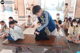 ป.๒ ฐานกิจกรรมการจัดเก็บเสื้อผ้าและเครื่องแต่งกาย (พฤ. ๘ ... Image 6