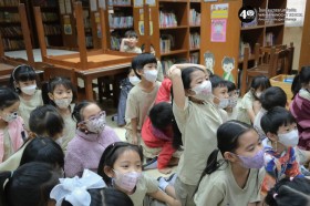 ป.๑ แสดงละครเรื่อง "หน้าที่ของดวงอาทิตย์" (๑๔ ม.ค.๖๙) Image 6