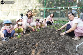 น้องเด็กเล็กปลูกผักสวนครัวในแปลงเกษตร (๒๓,๒๘ ม.ค. ๖๙) Image 1