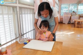 กิจกรรมระบายสีน้ำ และวาดสีเทียน (บ้านเด็กเล็ก) ๖,๑๓ ก.พ. ๖๙ Image 1