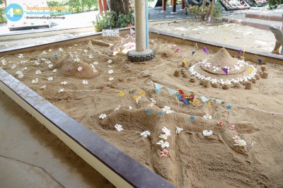 กิจกรรมสงกรานต์ "ก่อเจดีย์ทราย" (๙ เม.ย.๖๙) Image 1