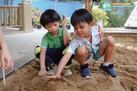 กิจกรรมสงกรานต์ "ก่อเจดีย์ทราย" (๙ เม.ย.๖๙) Image 3