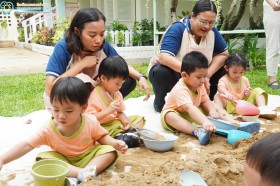 วันศุกร์ที่ ๒๙ พ.ค. ๖๙ คุณครูบ้านเด็กเล็ก ชักชวนเด็ก ๆ มา ... Image 4
