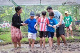 ป.๕ "ย่ำดิน เตรียมกล้า สืบสานวิถีชาวนา" (๑๒ มิ.ย.๖๙) Image 1