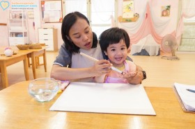 กิจกรรมระบายสีน้ำ และวาดสีเทียน (บ้านเด็กเล็ก) - ศ. ๒๖ ... Image 1