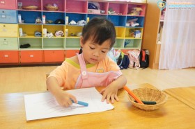 กิจกรรมระบายสีน้ำ และวาดสีเทียน (บ้านเด็กเล็ก) - ศ. ๒๖ ... Image 6