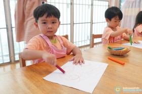 กิจกรรมระบายสีน้ำ และวาดสีเทียน (บ้านเด็กเล็ก) - ศ. ๒๖ ... Image 8