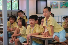 ครูอนุบาล ๓ แสดงละครสถานการณ์น้ำท่วม (๒ ก.ค.๖๙) Image 8