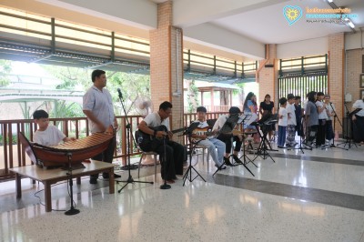 พี่ประถมร้องเพลงวันแม่ (๑๑ ส.ค.๖๙) Image 1