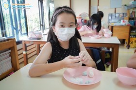 ป.๔ "ครองแครงน้ำกะทิ" ขนมไทยแทนใจมอบให้แม่ (๑๑ ส.ค.๖๙) Image 6