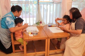 กิจกรรมระบายสีน้ำ บ้านเด็กเล็ก (ศ. ๒๕ ก.ย. ๖๙) Image 1