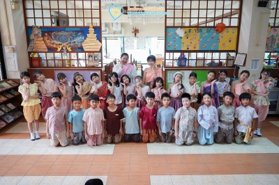 ป.๓ นำเสนอชุดแต่งกาย ๔ ภาค (๒ ต.ค.๖๙) Image 1