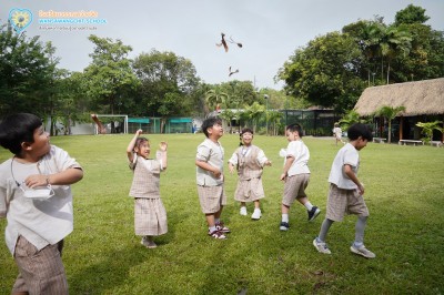 ป.๑ กิจกรรมฐาน "ของเล่นจากวัสดุธรรมชาติ" (๕ ต.ค.๖๙) Image 1
