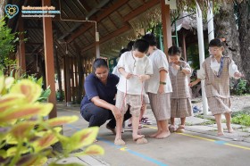 ป.๑ กิจกรรมฐาน "ของเล่นจากวัสดุธรรมชาติ" (๕ ต.ค.๖๙) Image 8